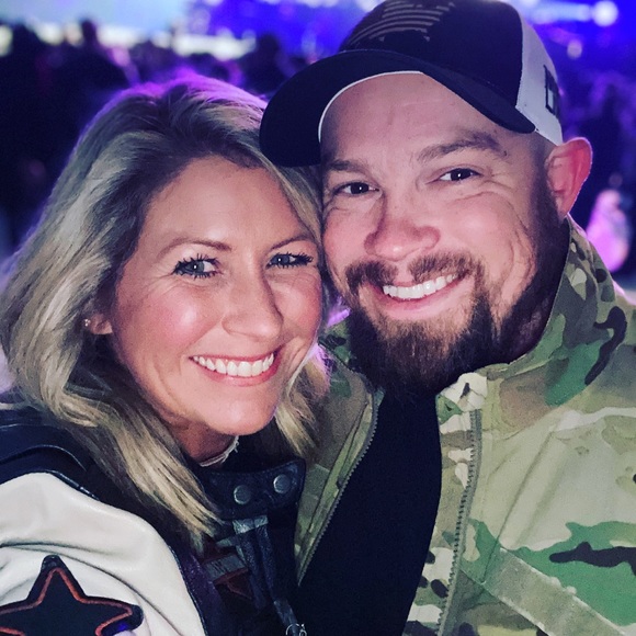 Meet your Posher, Julie - Picture 1 of 8